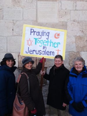 praying-together-3